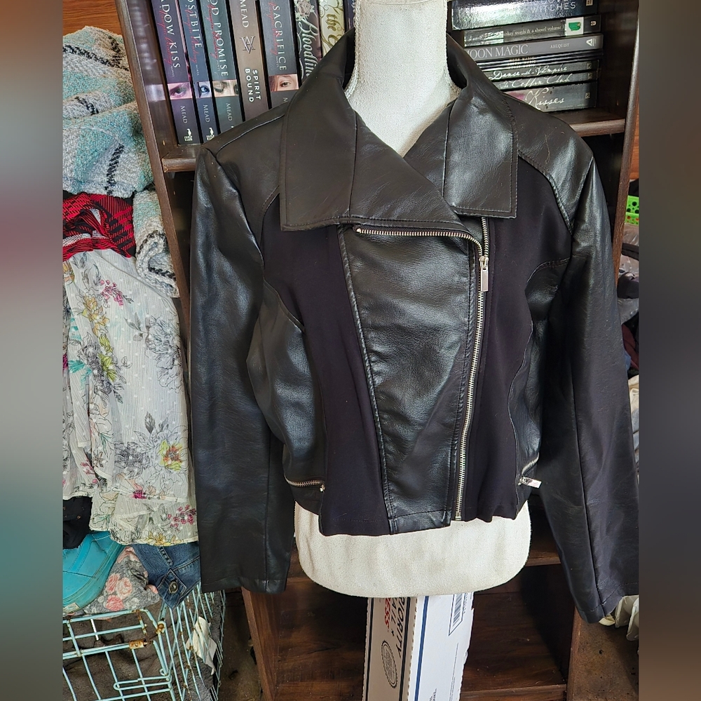 Cropped leather jacket